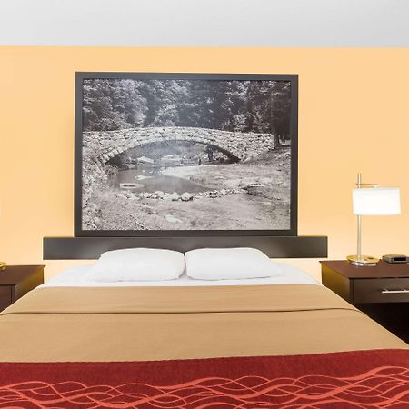 Super 8 By Wyndham Ames Hotel Bagian luar foto