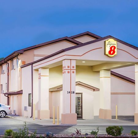 Super 8 By Wyndham Ames Hotel Bagian luar foto