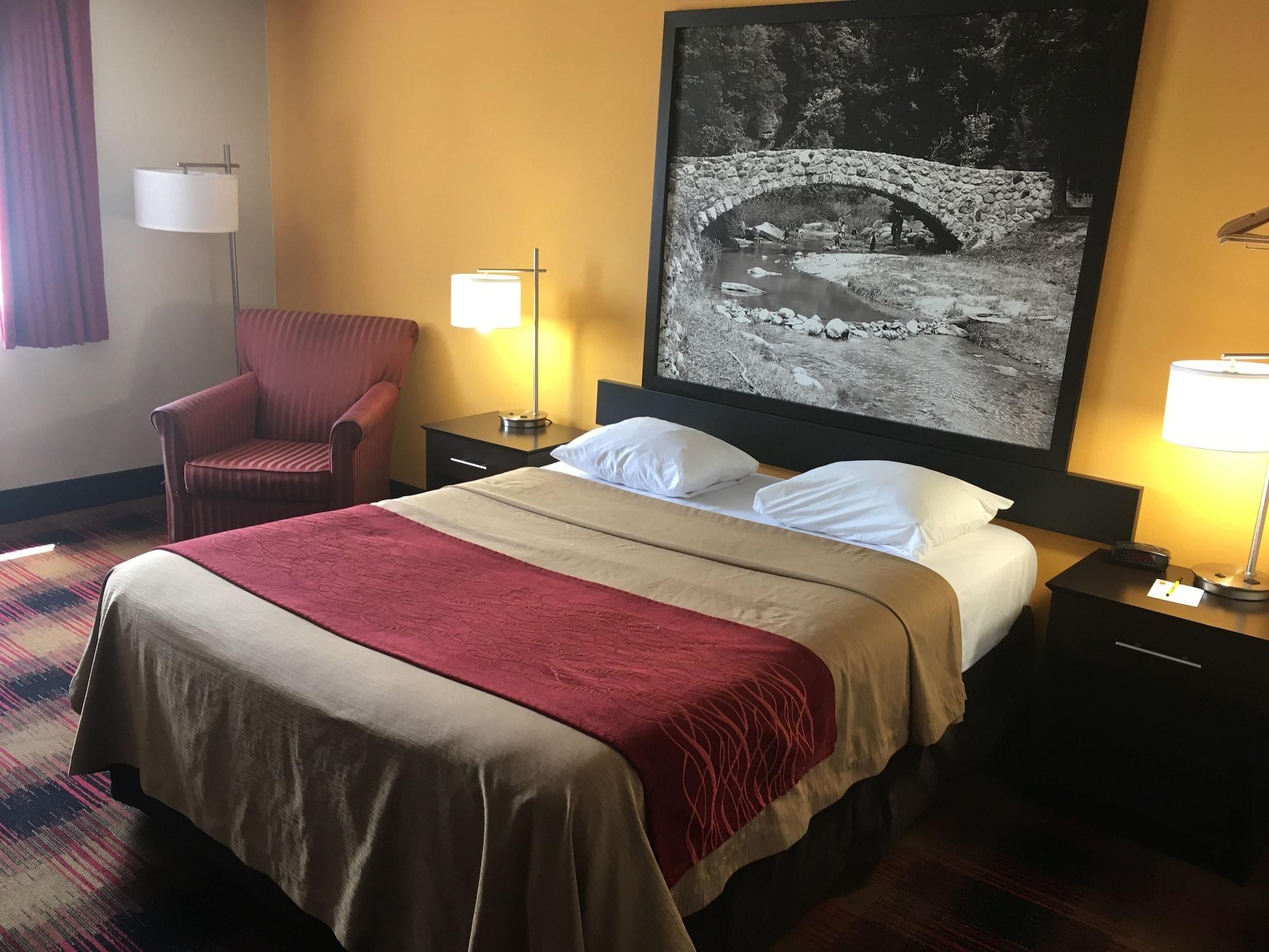 Super 8 By Wyndham Ames Hotel Bagian luar foto