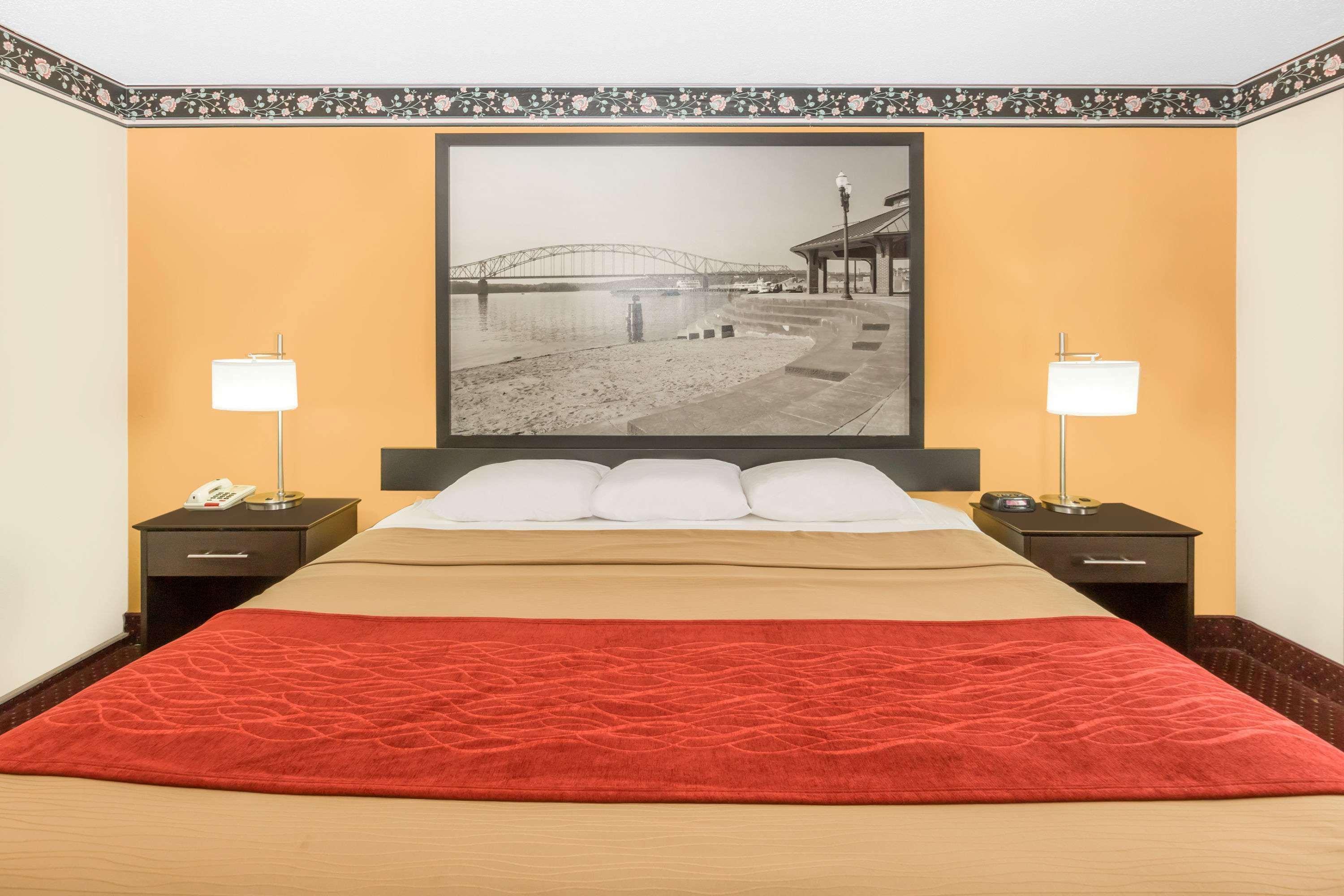 Super 8 By Wyndham Ames Hotel Bagian luar foto