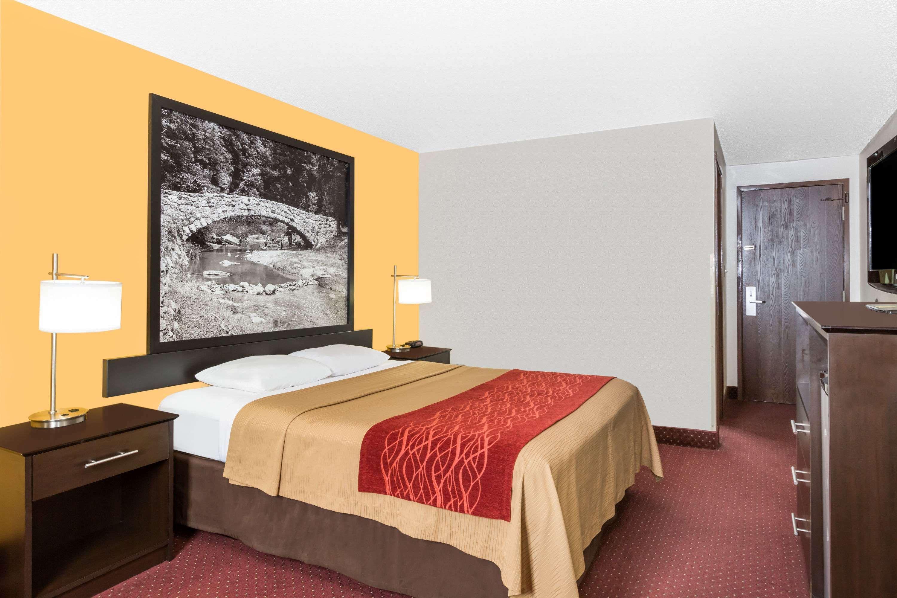 Super 8 By Wyndham Ames Hotel Bagian luar foto